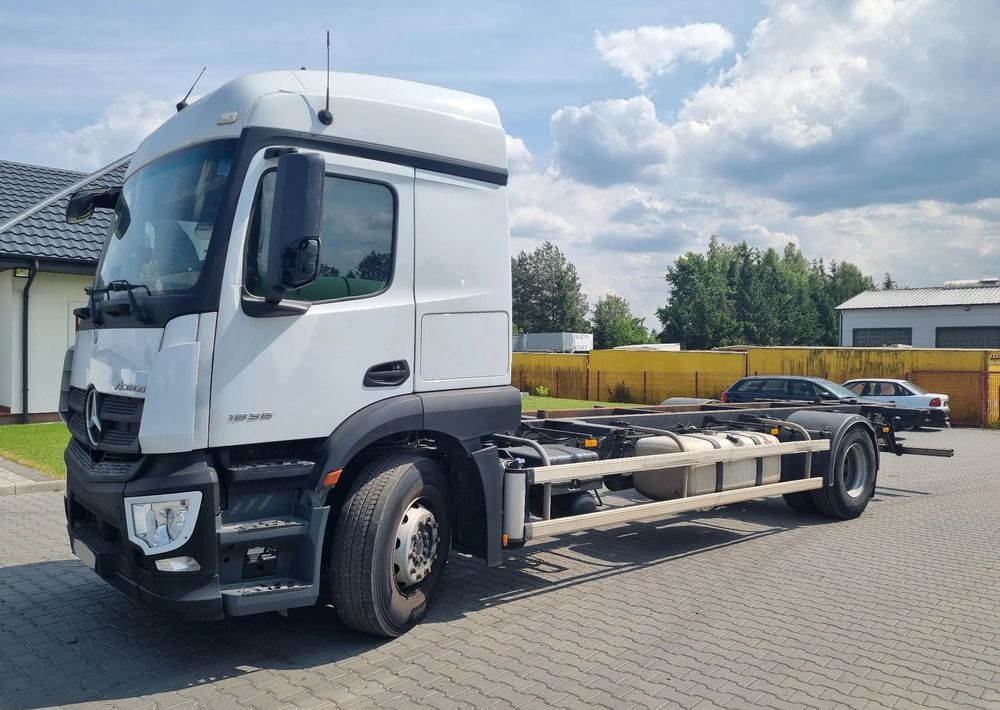Mercedes-Benz Actros 1836 - Curtainsider truck: picture 1 Mercedes-Benz Actros 1836 - Curtainsider truck: picture 1