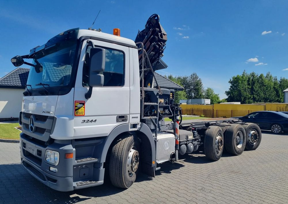 Mercedes-Benz Actros 3244 - Cab chassis truck: picture 1 Mercedes-Benz Actros 3244 - Cab chassis truck: picture 1