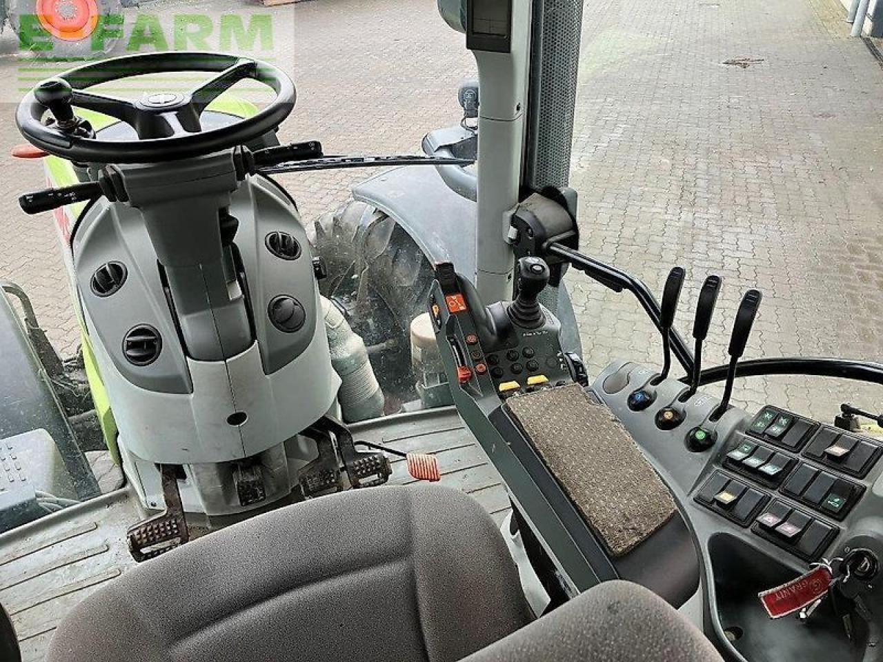 Farm tractor CLAAS arion 640 hexashift: picture 12