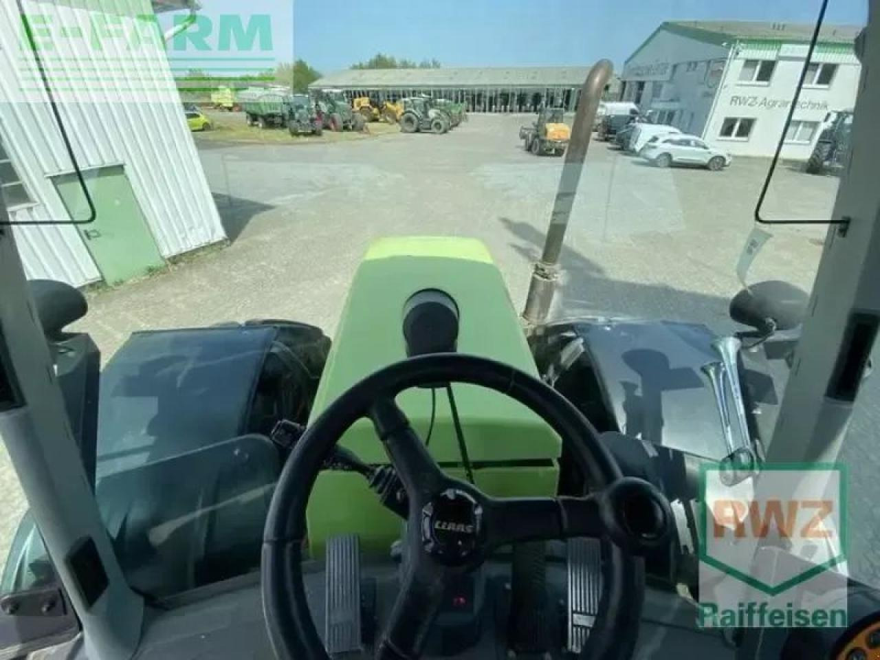 Farm tractor CLAAS xerion 3300 trac vc TRAC VC: picture 10