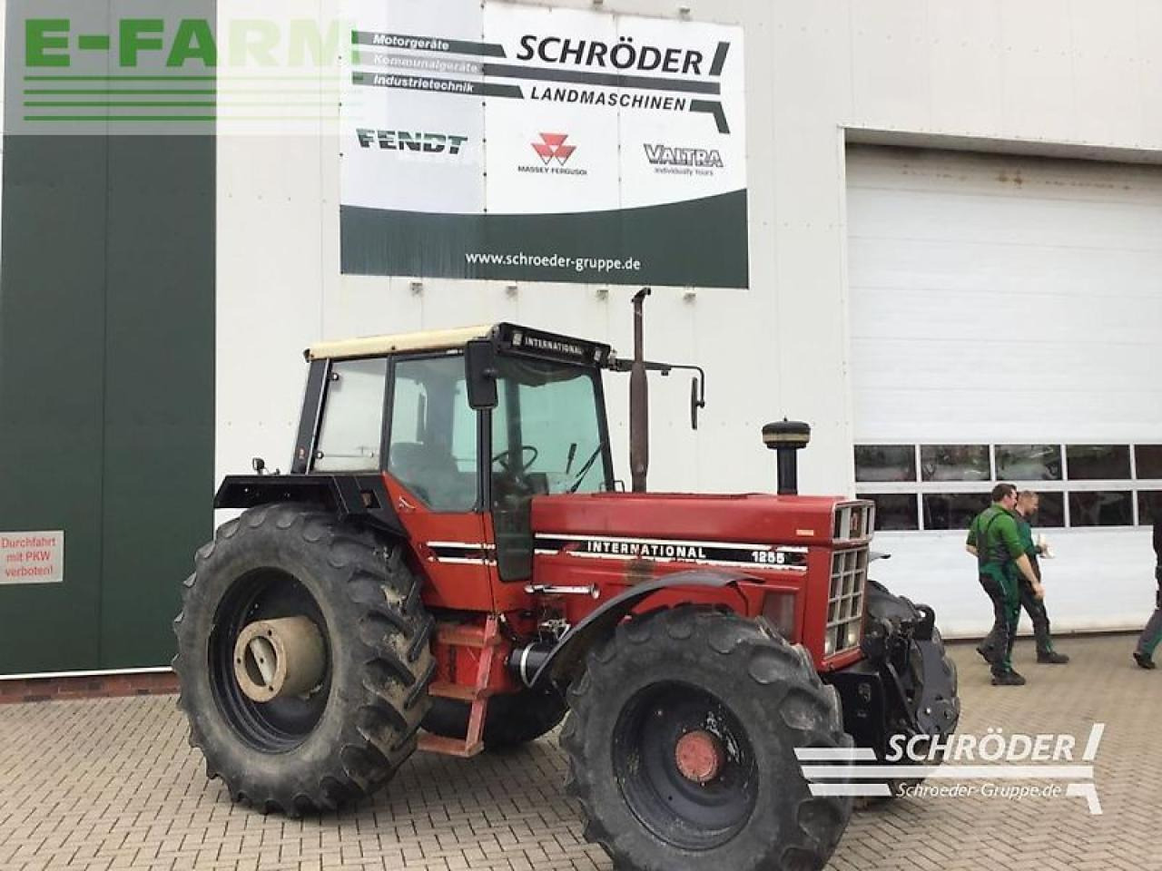 Case-IH 1255 - Farm tractor: picture 1 Case-IH 1255 - Farm tractor: picture 1