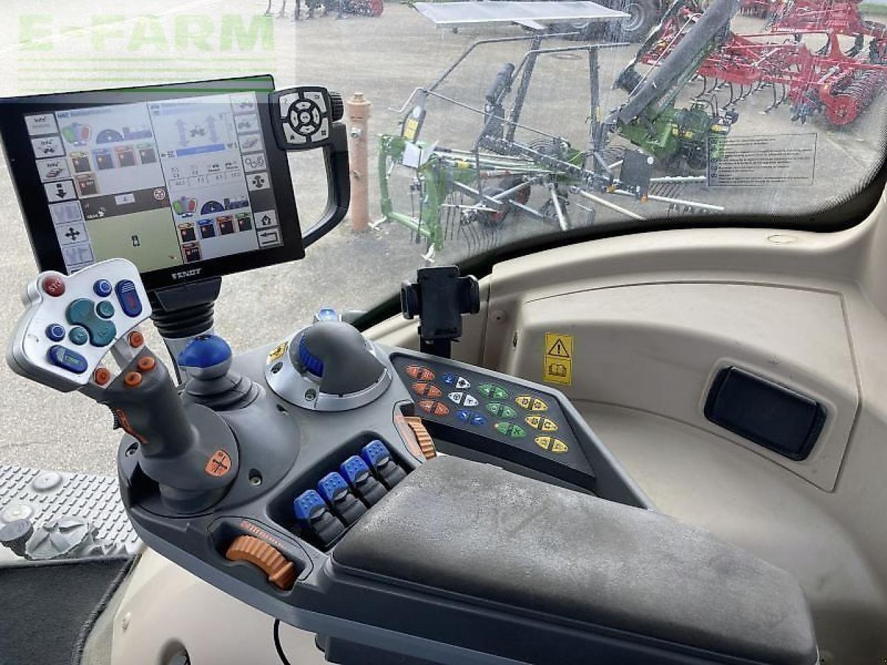 Farm tractor Fendt 824 vario s4 profi plus ProfiPlus: picture 14 Farm tractor Fendt 824 vario s4 profi plus ProfiPlus: picture 14