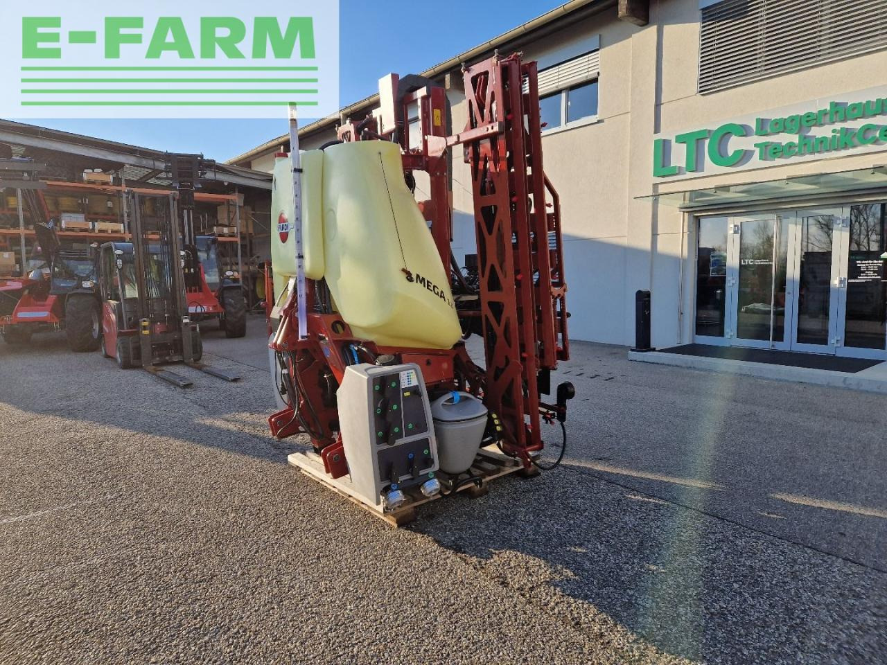 Hardi Mega 12 - Tractor mounted sprayer: picture 1 Hardi Mega 12 - Tractor mounted sprayer: picture 1
