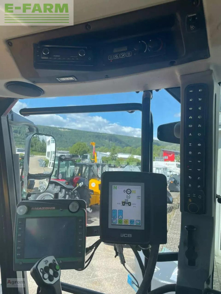 Farm tractor JCB fastrac 4220: picture 10