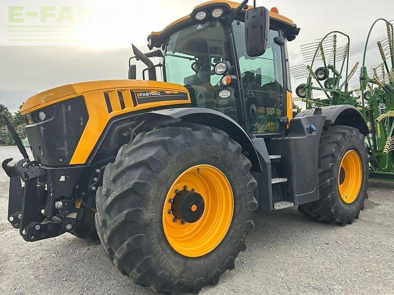 JCB fastrac 4220 - Farm tractor: picture 1 JCB fastrac 4220 - Farm tractor: picture 1