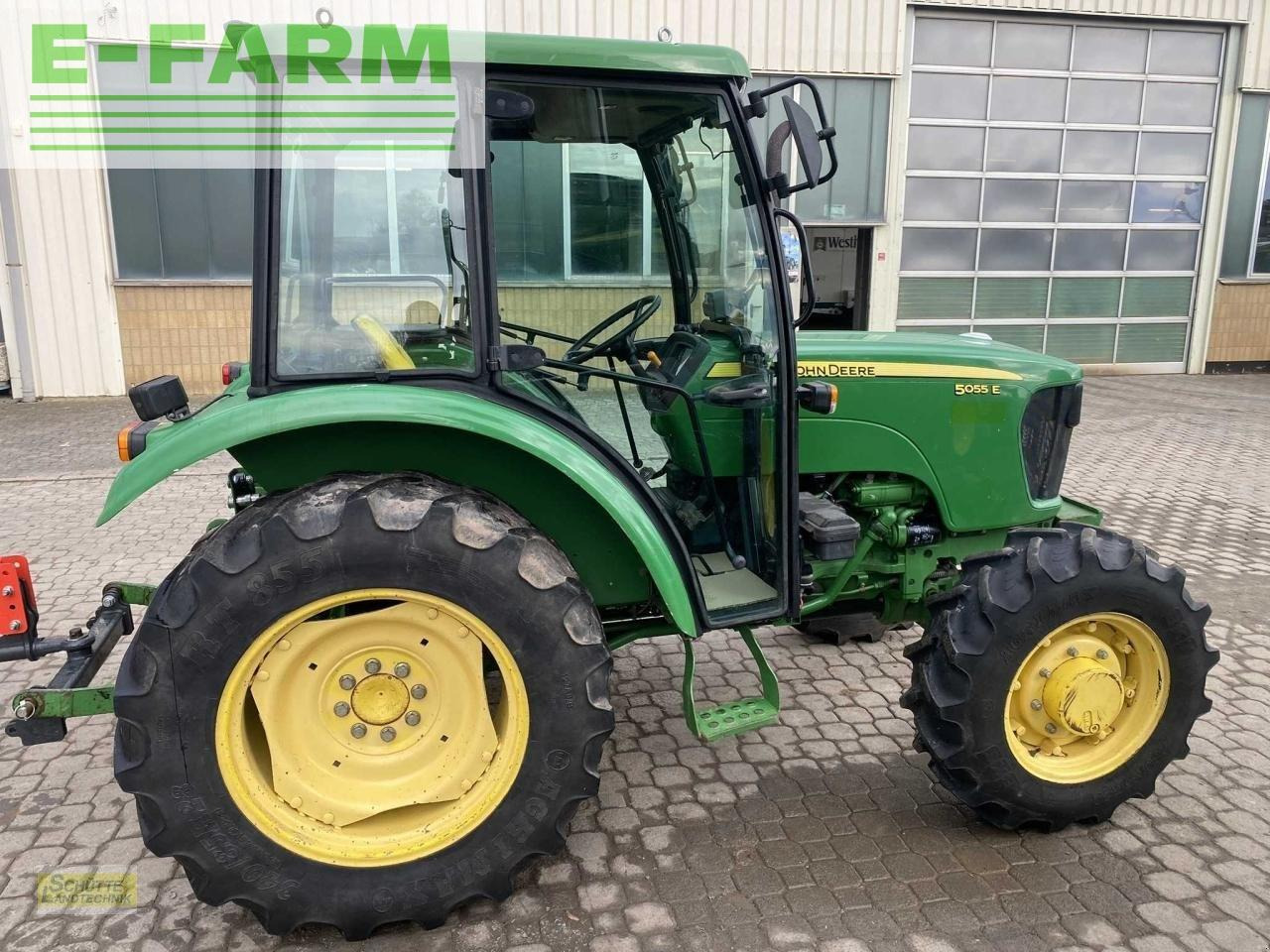 Farm tractor John Deere 5055e: picture 8