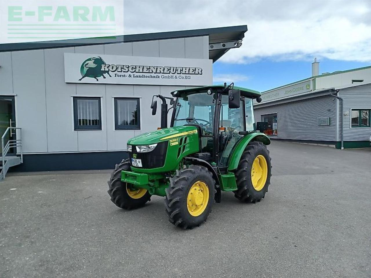 John Deere 5058e - Farm tractor: picture 1 John Deere 5058e - Farm tractor: picture 1