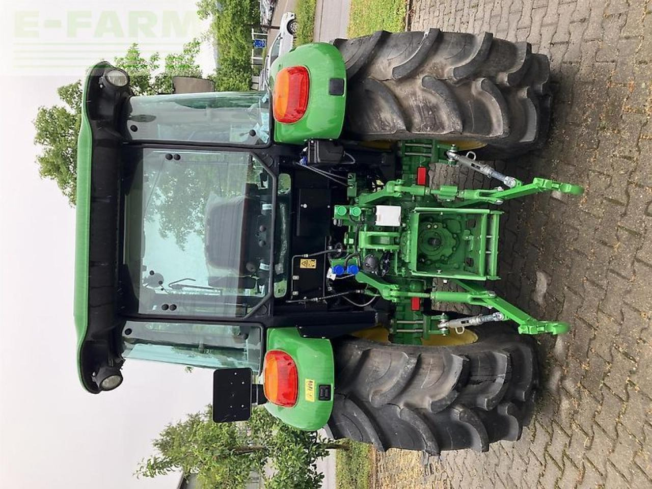 John Deere 5058e - Farm tractor: picture 3 John Deere 5058e - Farm tractor: picture 3