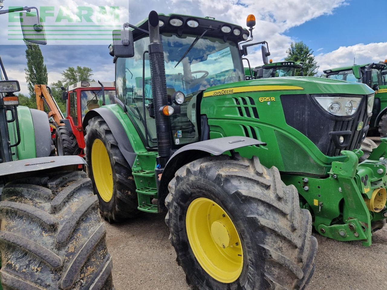 John Deere 6125R - Farm tractor: picture 3 John Deere 6125R - Farm tractor: picture 3