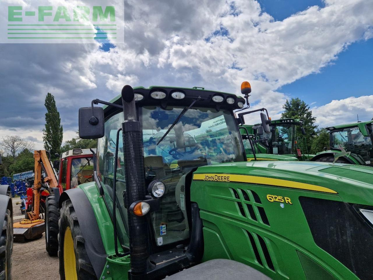 John Deere 6125R - Farm tractor: picture 4 John Deere 6125R - Farm tractor: picture 4