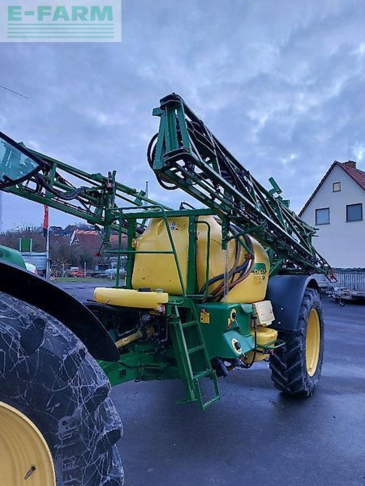 John Deere 740i - Trailed sprayer: picture 2 John Deere 740i - Trailed sprayer: picture 2