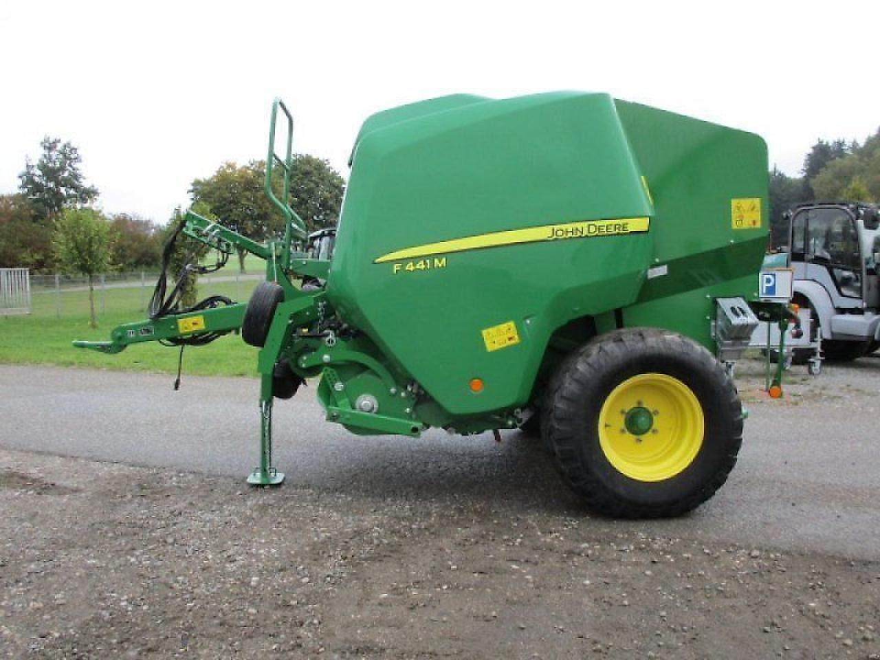 John Deere f441m - Square baler: picture 3 John Deere f441m - Square baler: picture 3