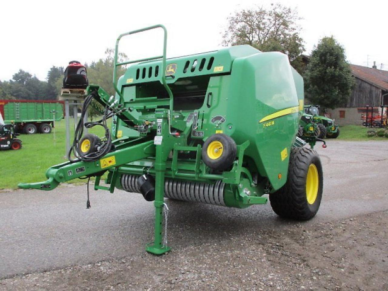 John Deere f441m - Square baler: picture 1 John Deere f441m - Square baler: picture 1
