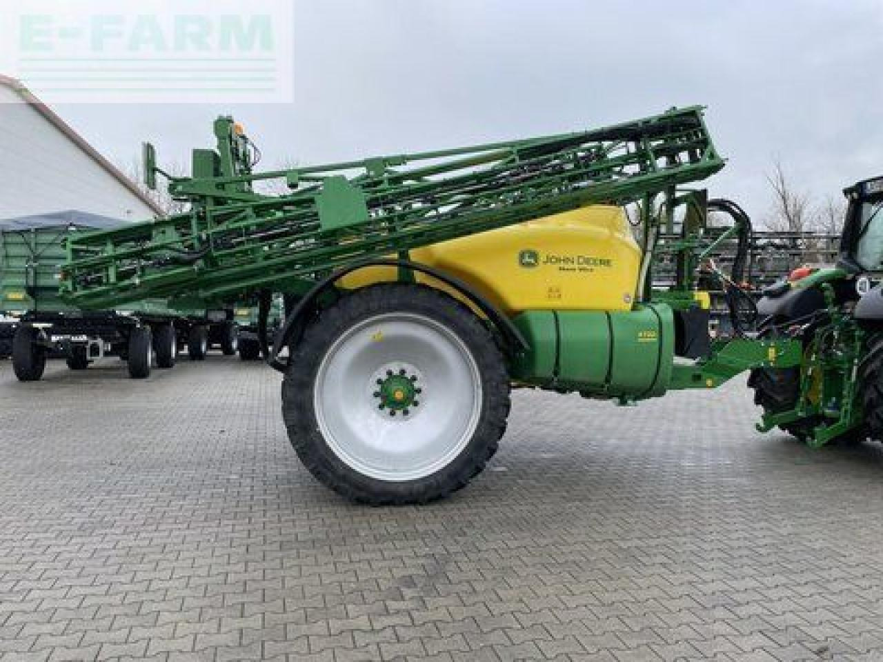 John Deere r 732i - Trailed sprayer: picture 2 John Deere r 732i - Trailed sprayer: picture 2