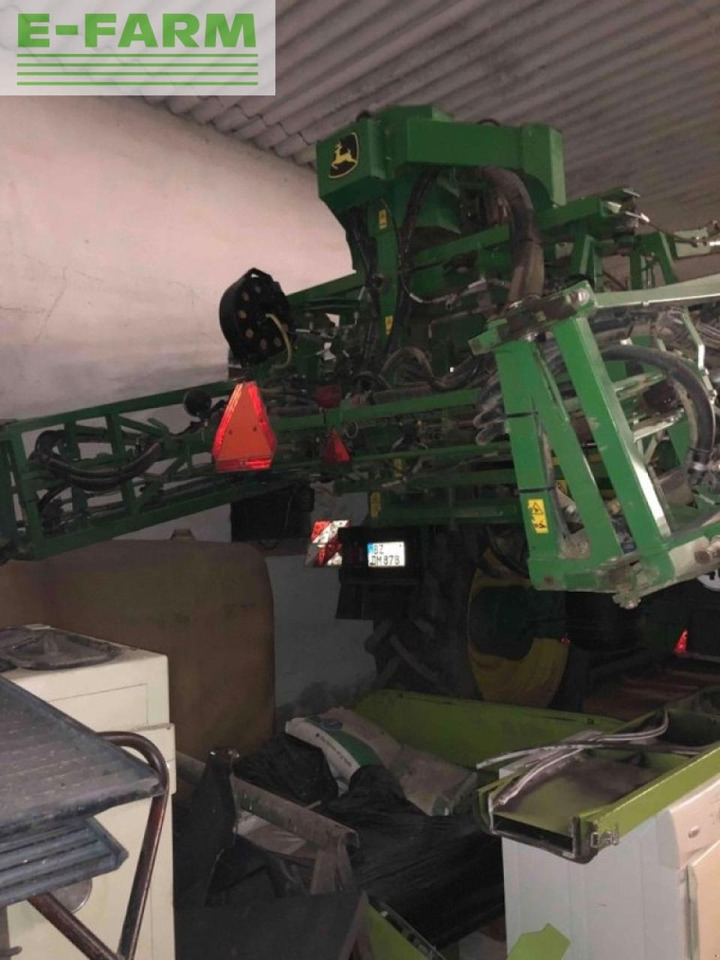 John Deere r962i - Trailed sprayer: picture 4 John Deere r962i - Trailed sprayer: picture 4