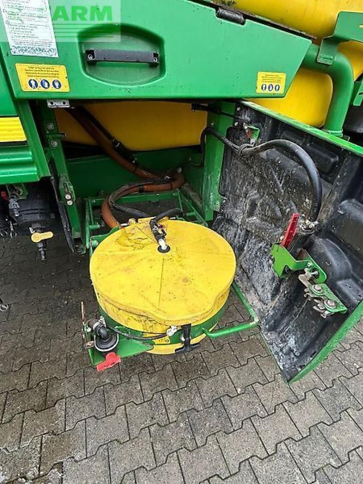 John Deere r962i - Trailed sprayer: picture 5 John Deere r962i - Trailed sprayer: picture 5