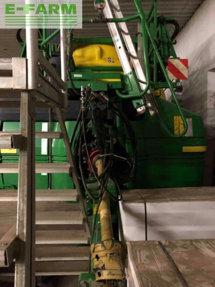 John Deere r962i - Trailed sprayer: picture 2 John Deere r962i - Trailed sprayer: picture 2