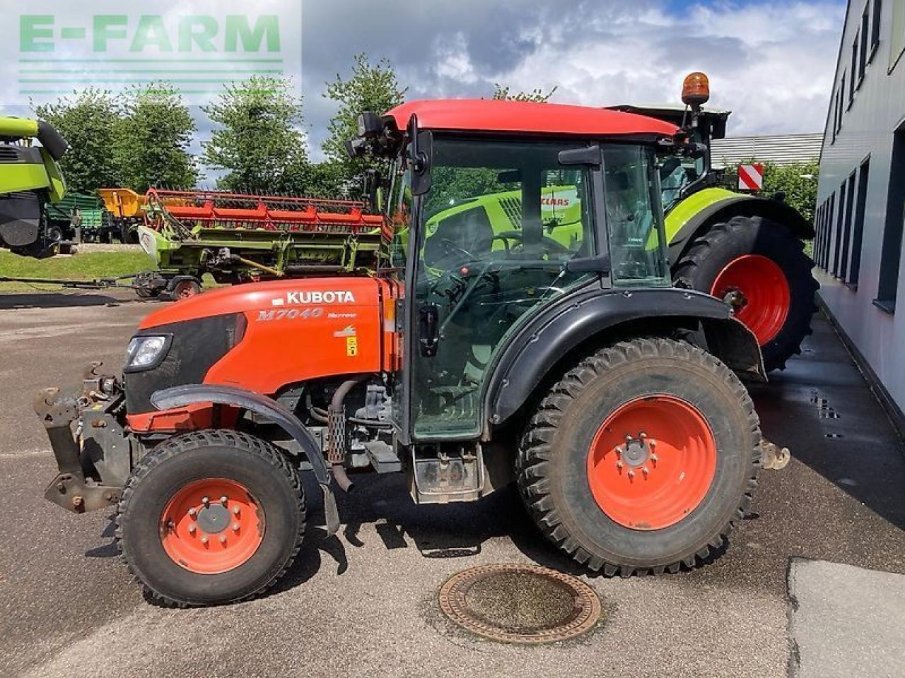 Kubota m7040 - Farm tractor: picture 1 Kubota m7040 - Farm tractor: picture 1
