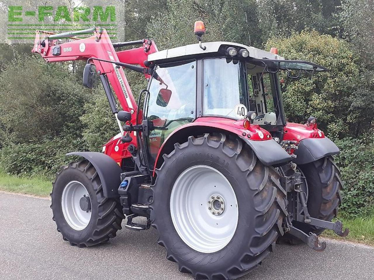 Massey Ferguson 5713 sl - Farm tractor: picture 3 Massey Ferguson 5713 sl - Farm tractor: picture 3