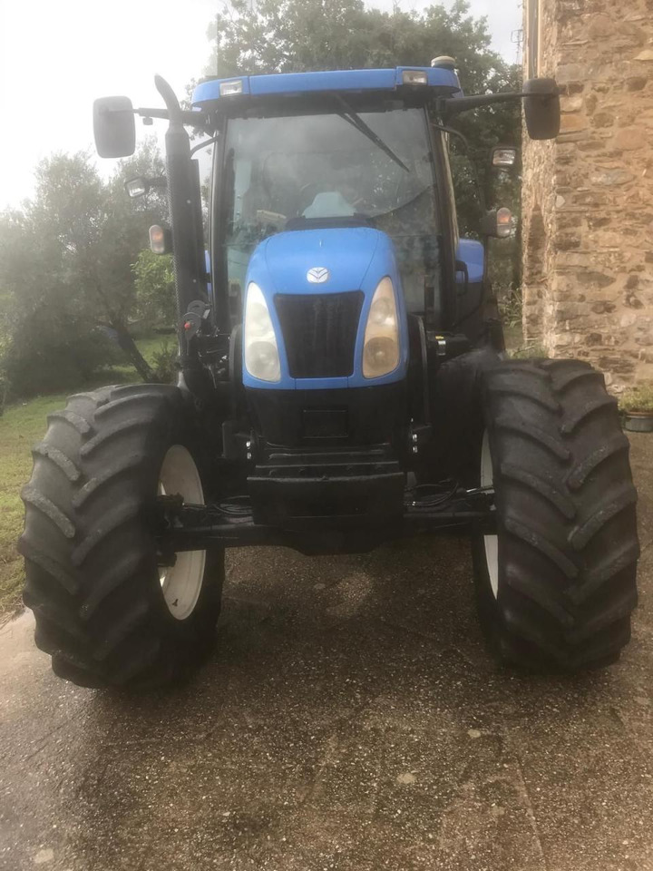 New Holland T7.225 - Farm tractor: picture 2 New Holland T7.225 - Farm tractor: picture 2