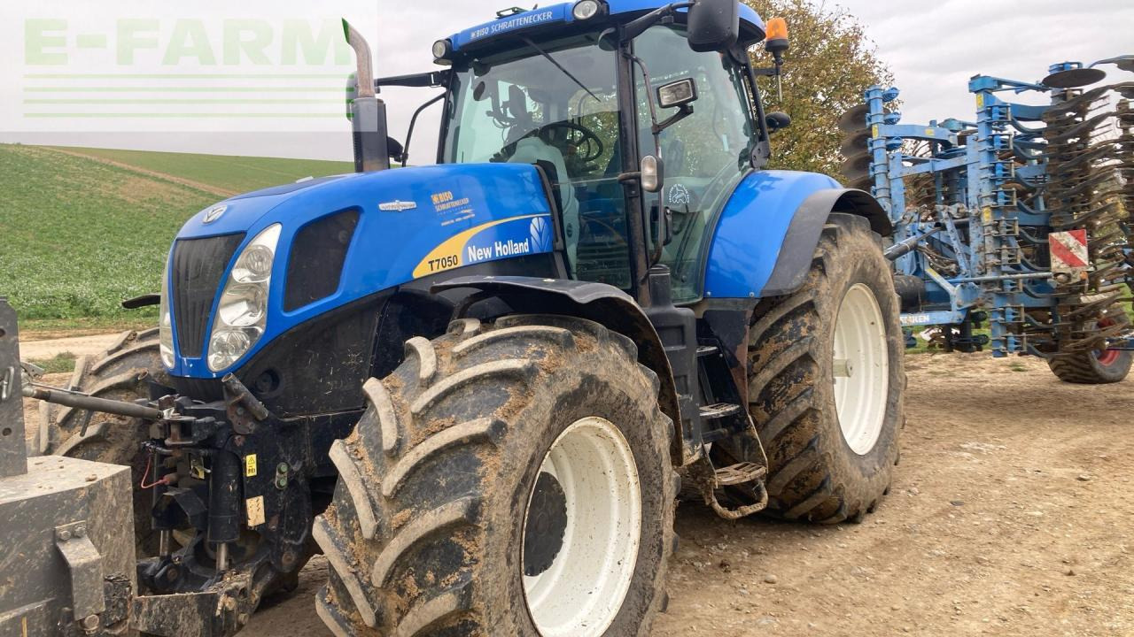 New Holland T7050 - Farm tractor: picture 1 New Holland T7050 - Farm tractor: picture 1
