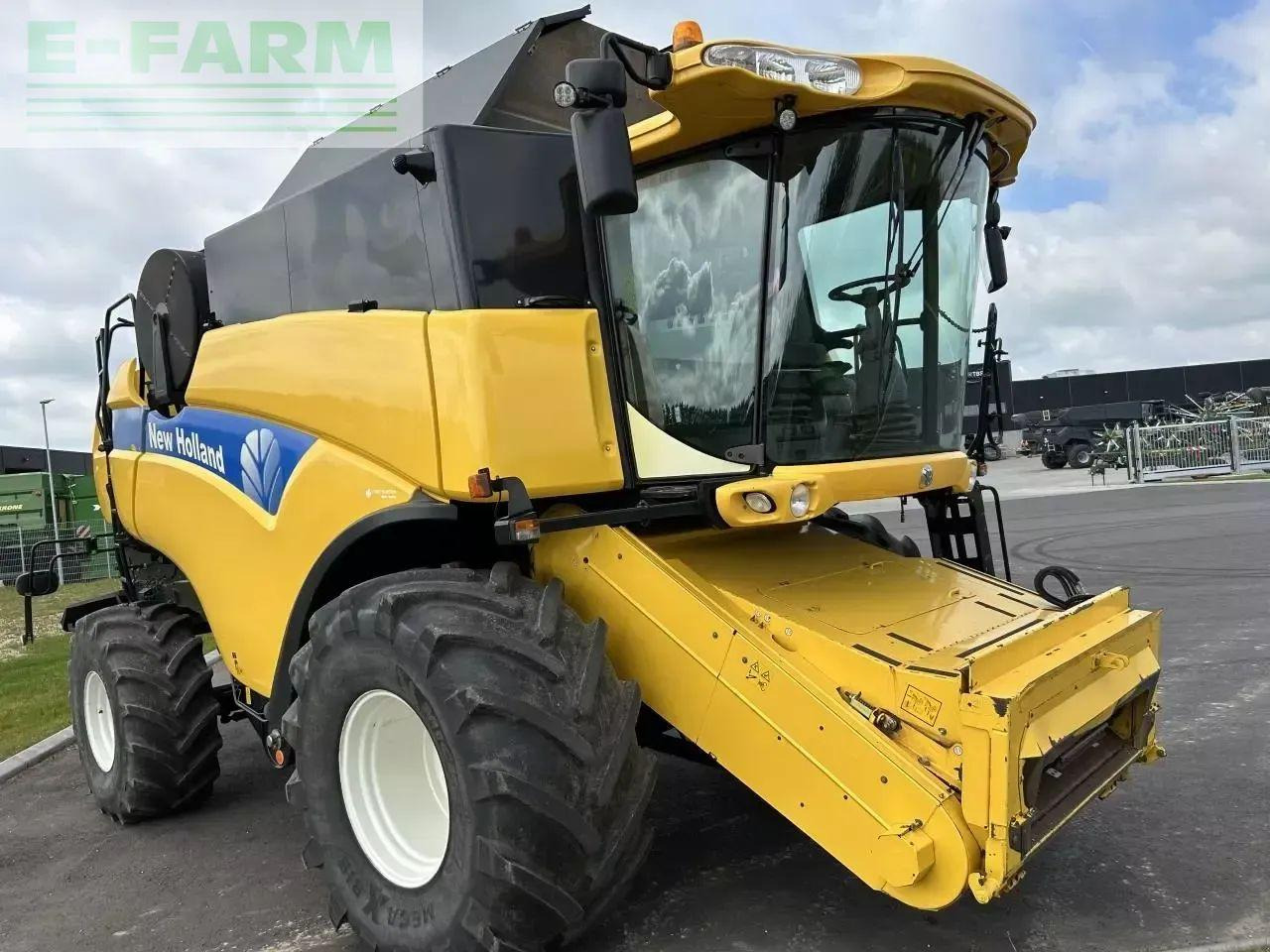 New Holland cx 8090 - Combine harvester: picture 4 New Holland cx 8090 - Combine harvester: picture 4
