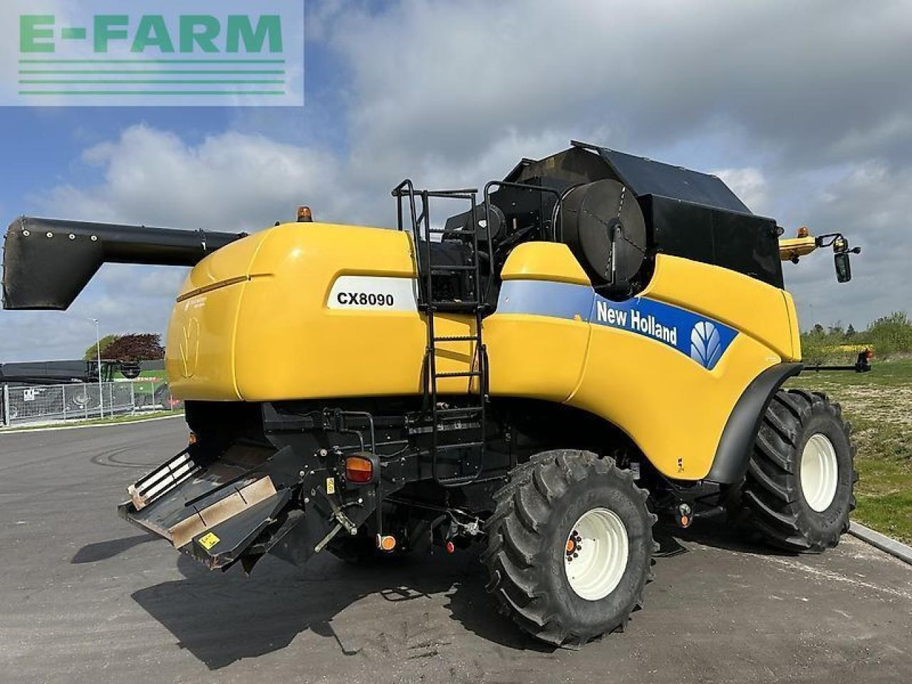 New Holland cx 8090 - Combine harvester: picture 3 New Holland cx 8090 - Combine harvester: picture 3