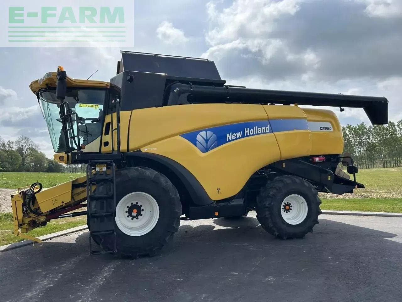 New Holland cx 8090 - Combine harvester: picture 1 New Holland cx 8090 - Combine harvester: picture 1