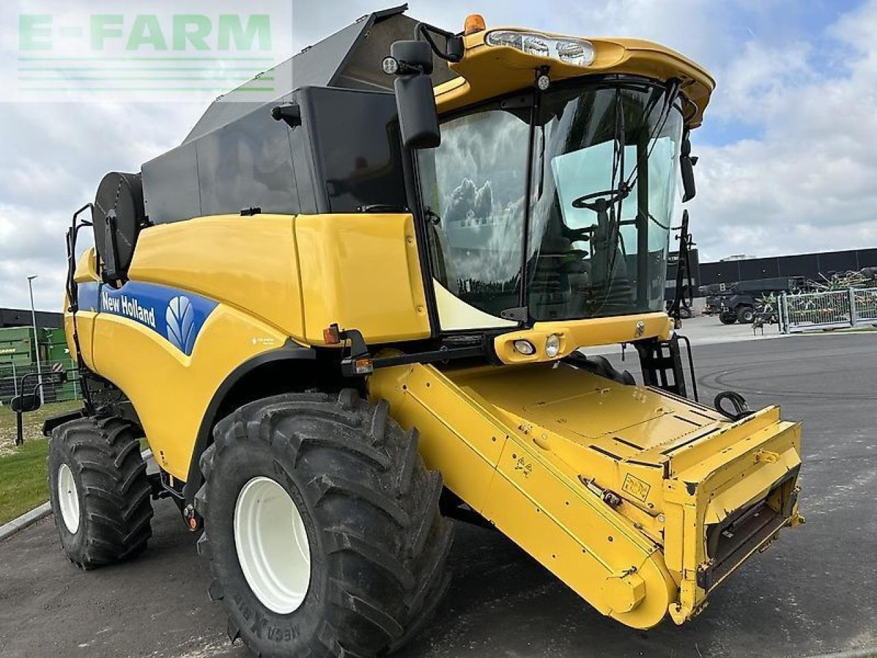 New Holland cx 8090 - Combine harvester: picture 4 New Holland cx 8090 - Combine harvester: picture 4