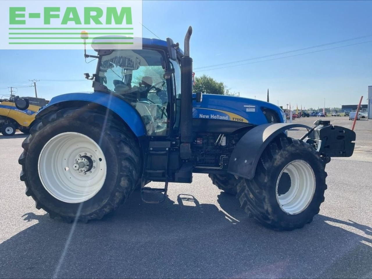 New Holland t 7050 - Farm tractor: picture 5 New Holland t 7050 - Farm tractor: picture 5