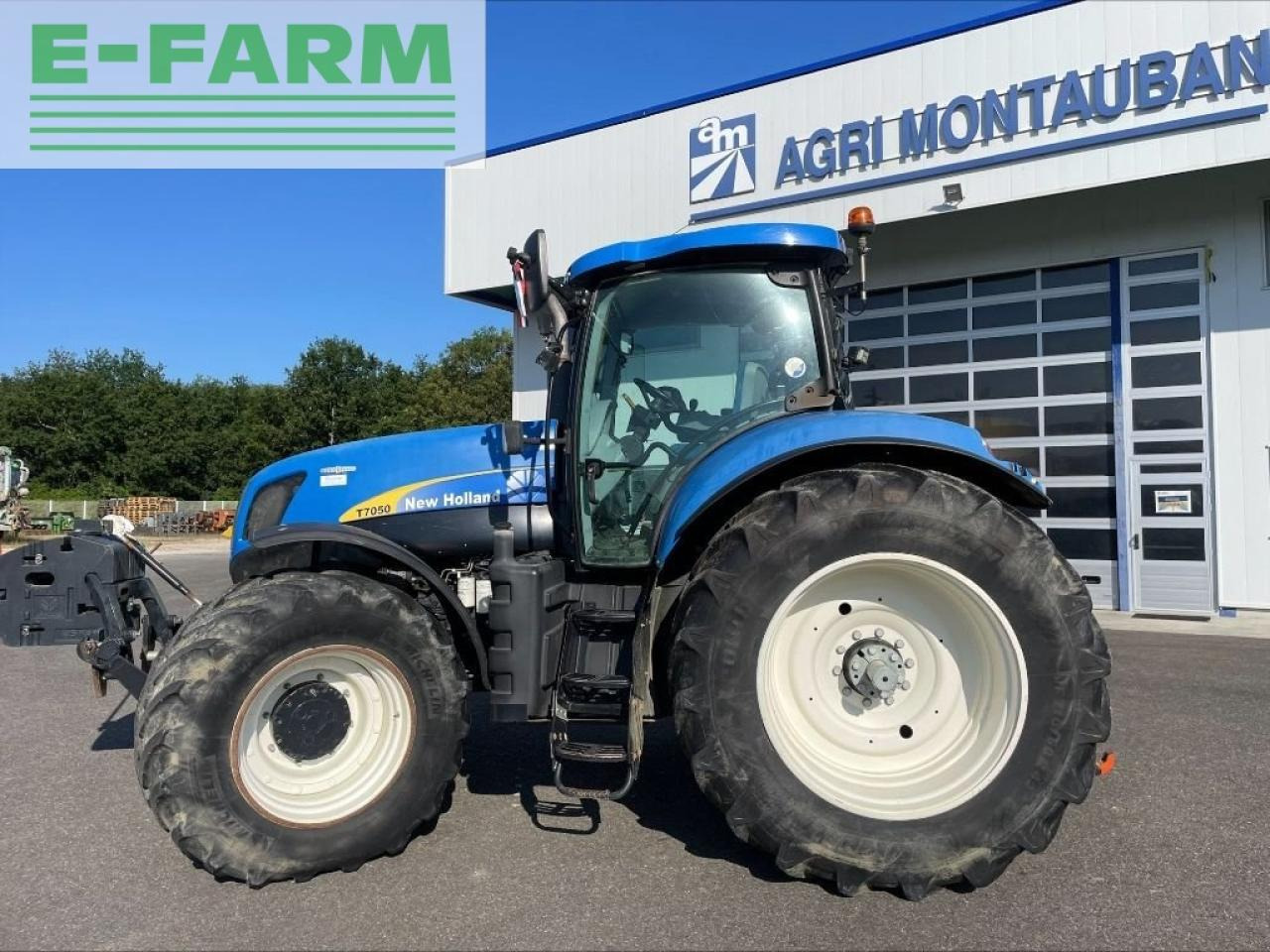 New Holland t 7050 - Farm tractor: picture 4 New Holland t 7050 - Farm tractor: picture 4