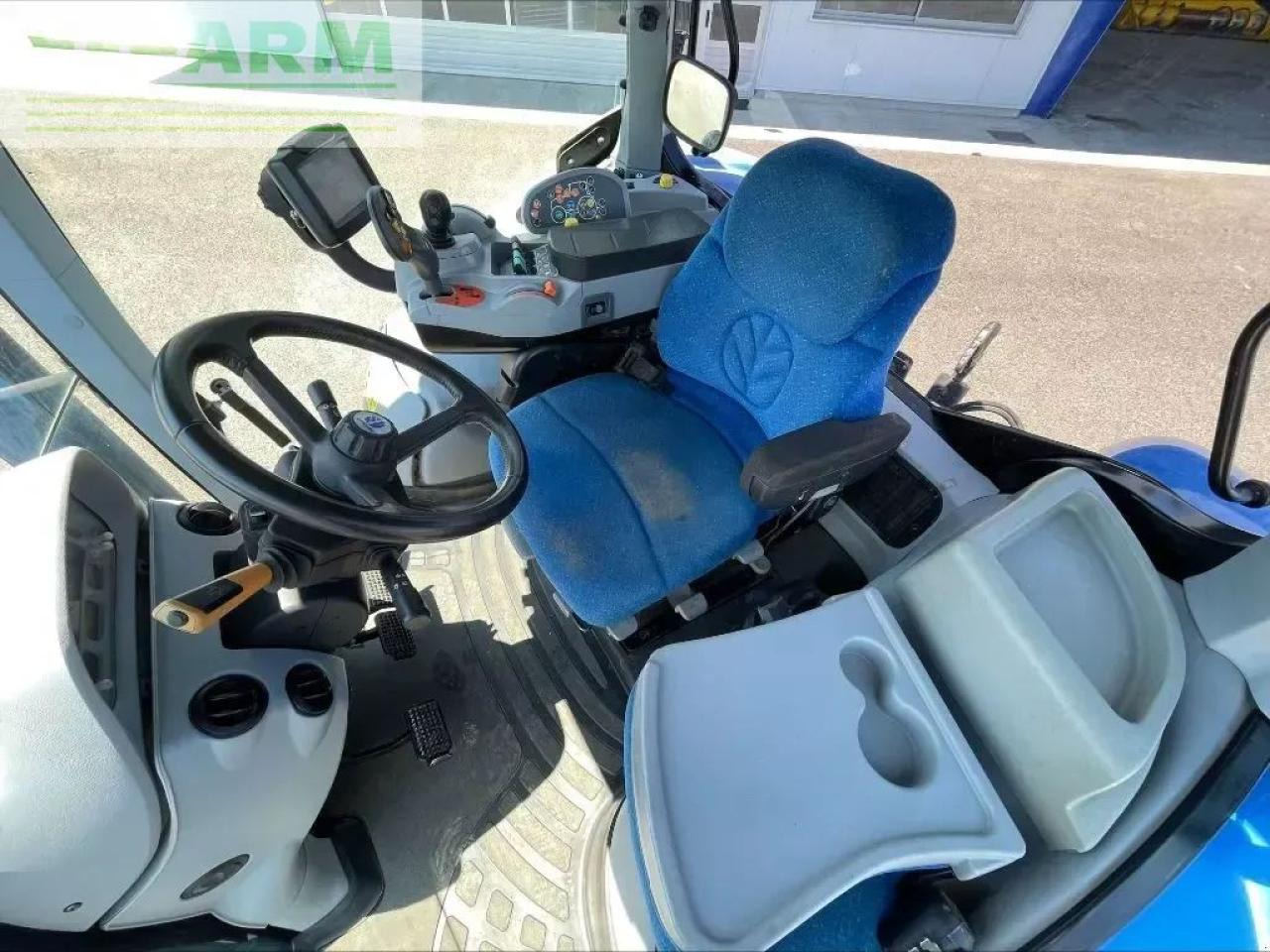 Farm tractor New Holland t 7050: picture 8