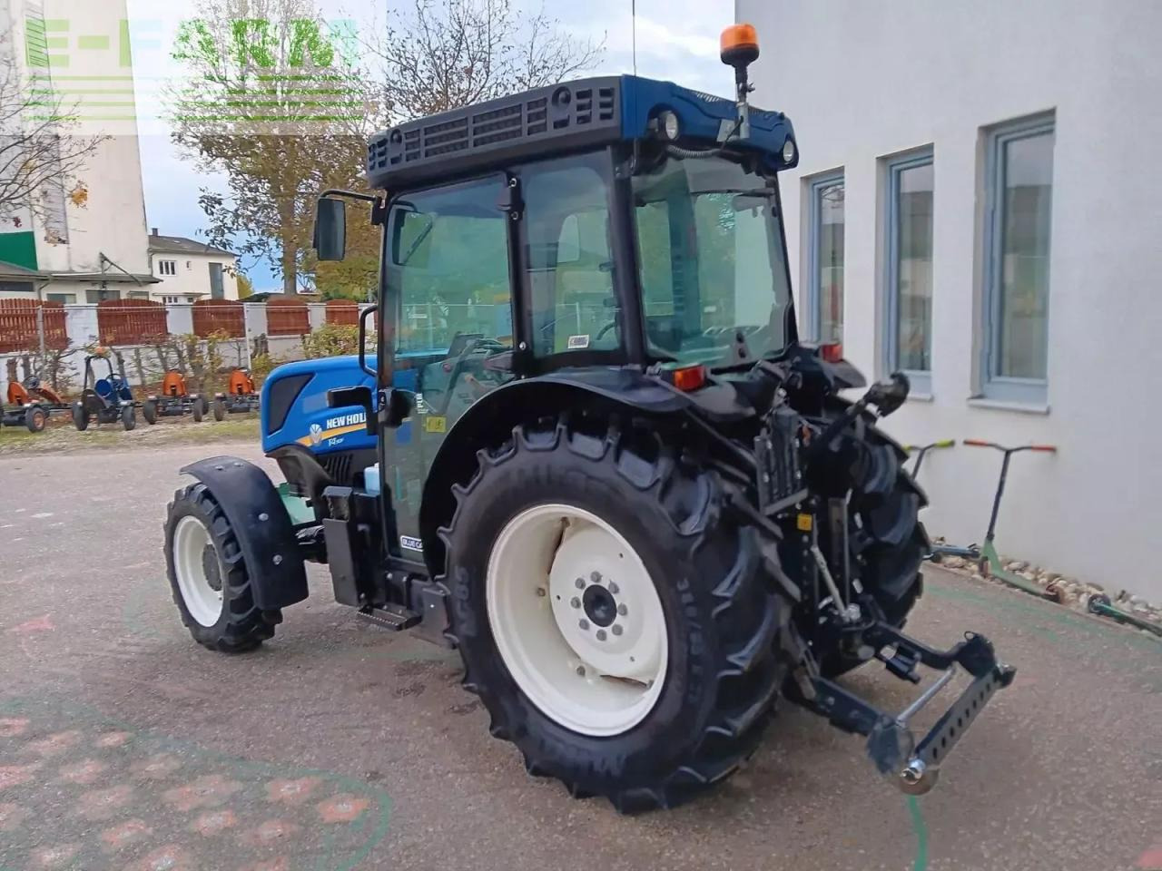 New Holland t4.90 f F - Farm tractor: picture 5 New Holland t4.90 f F - Farm tractor: picture 5