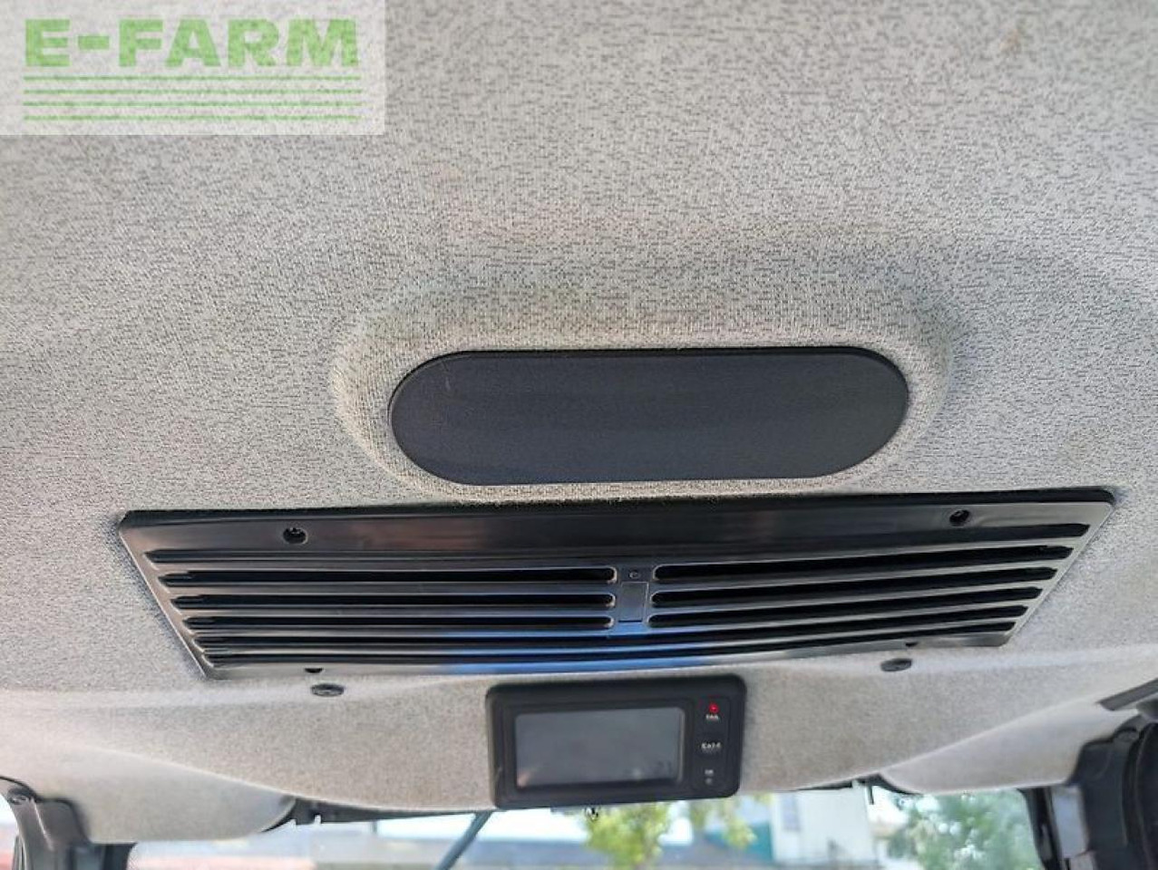 New Holland t4.90 f F - Farm tractor: picture 5 New Holland t4.90 f F - Farm tractor: picture 5