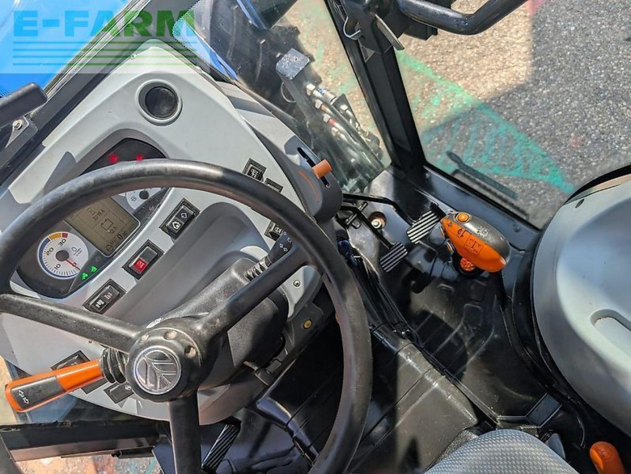 New Holland t4.90 f F - Farm tractor: picture 3 New Holland t4.90 f F - Farm tractor: picture 3