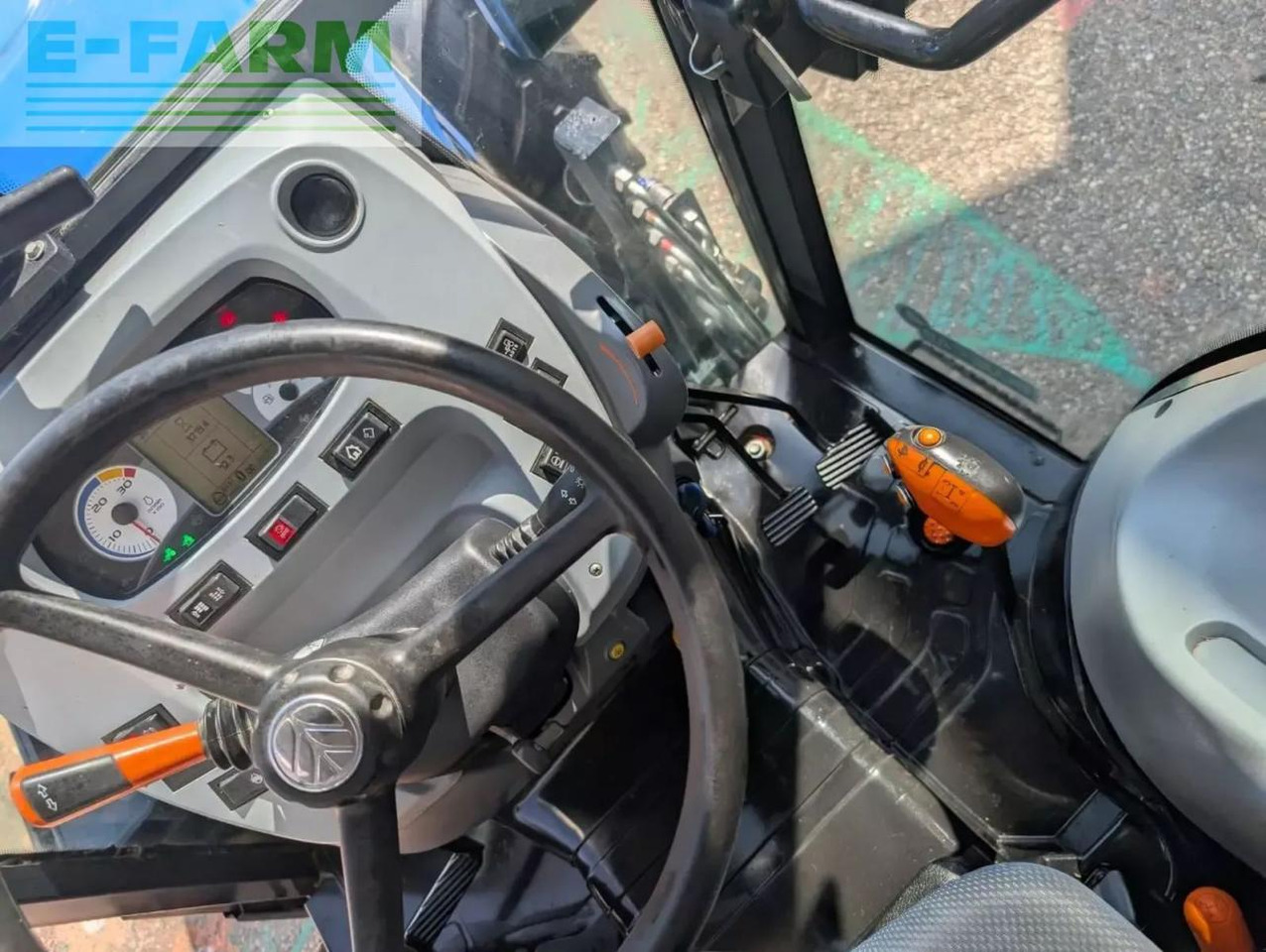 New Holland t4.90 f F - Farm tractor: picture 4 New Holland t4.90 f F - Farm tractor: picture 4