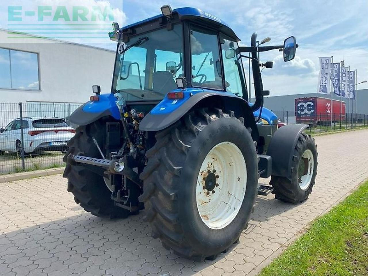 New Holland tm 155 - Farm tractor: picture 4 New Holland tm 155 - Farm tractor: picture 4