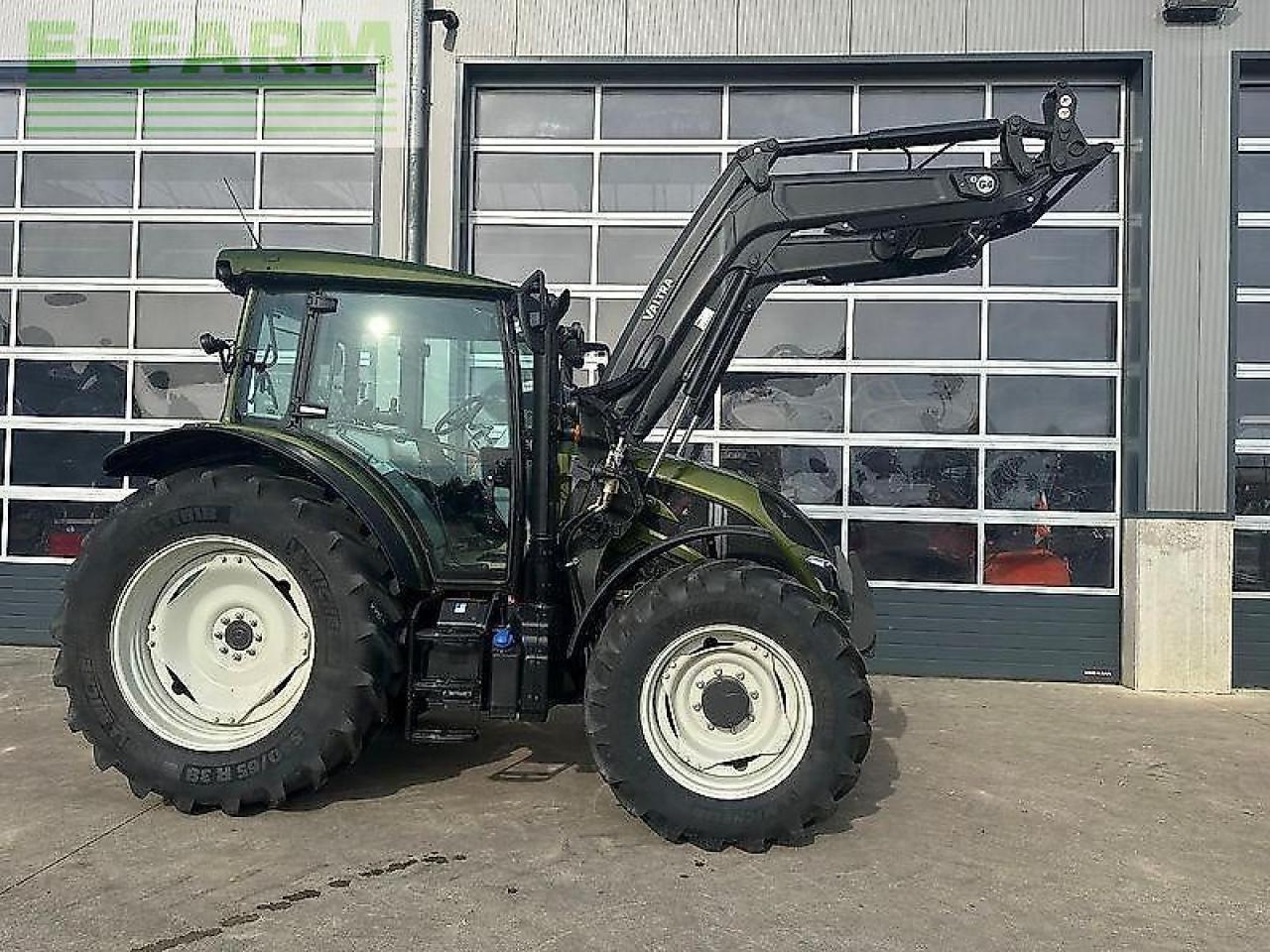 Valtra a105 - Farm tractor: picture 2 Valtra a105 - Farm tractor: picture 2
