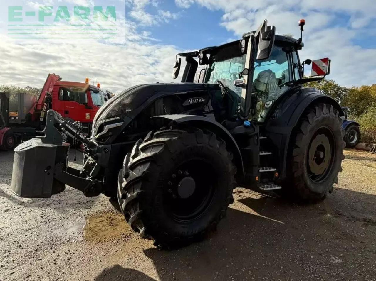 Valtra q305 - Farm tractor: picture 1 Valtra q305 - Farm tractor: picture 1
