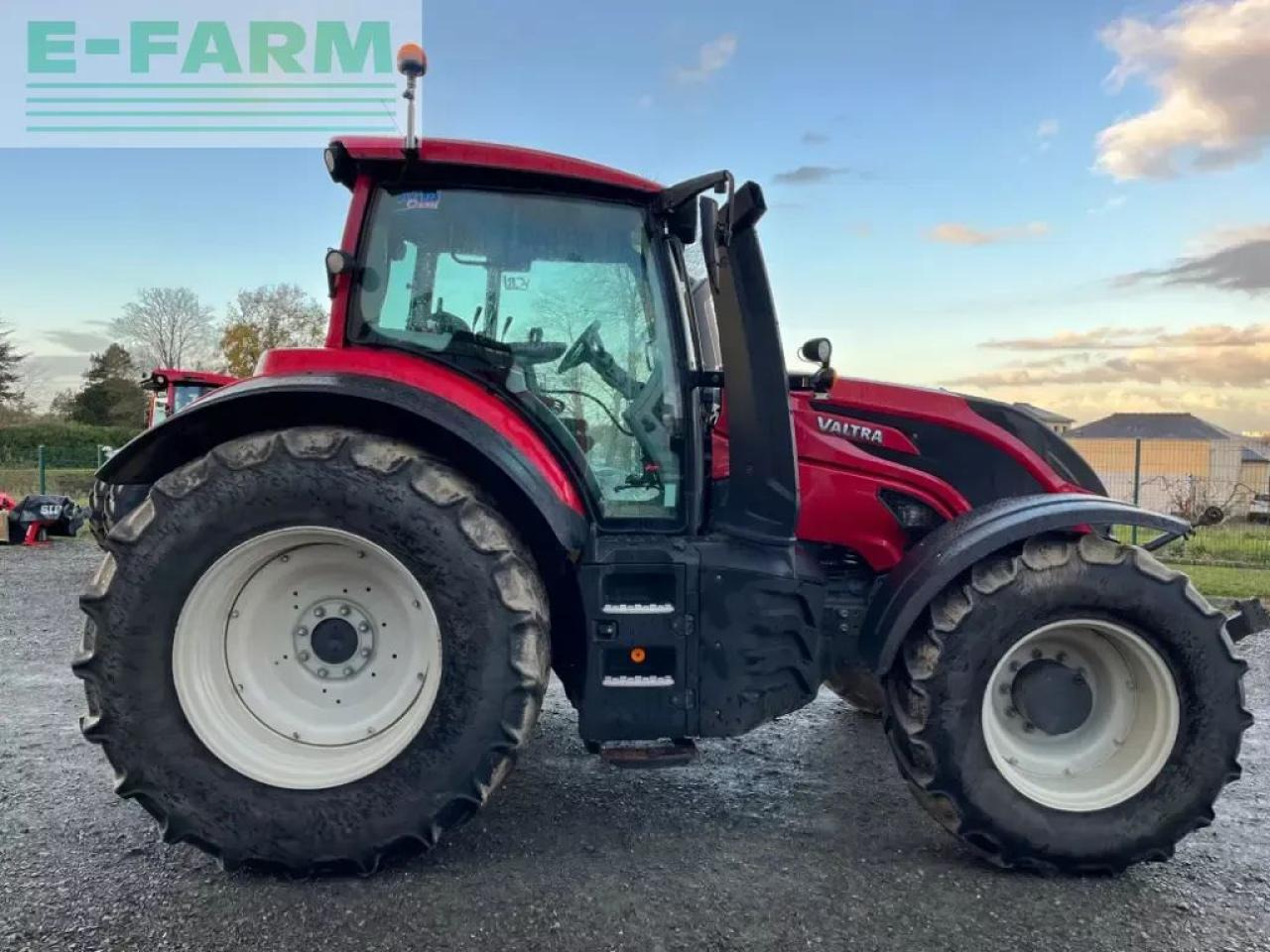 Valtra t144 h - Farm tractor: picture 2 Valtra t144 h - Farm tractor: picture 2
