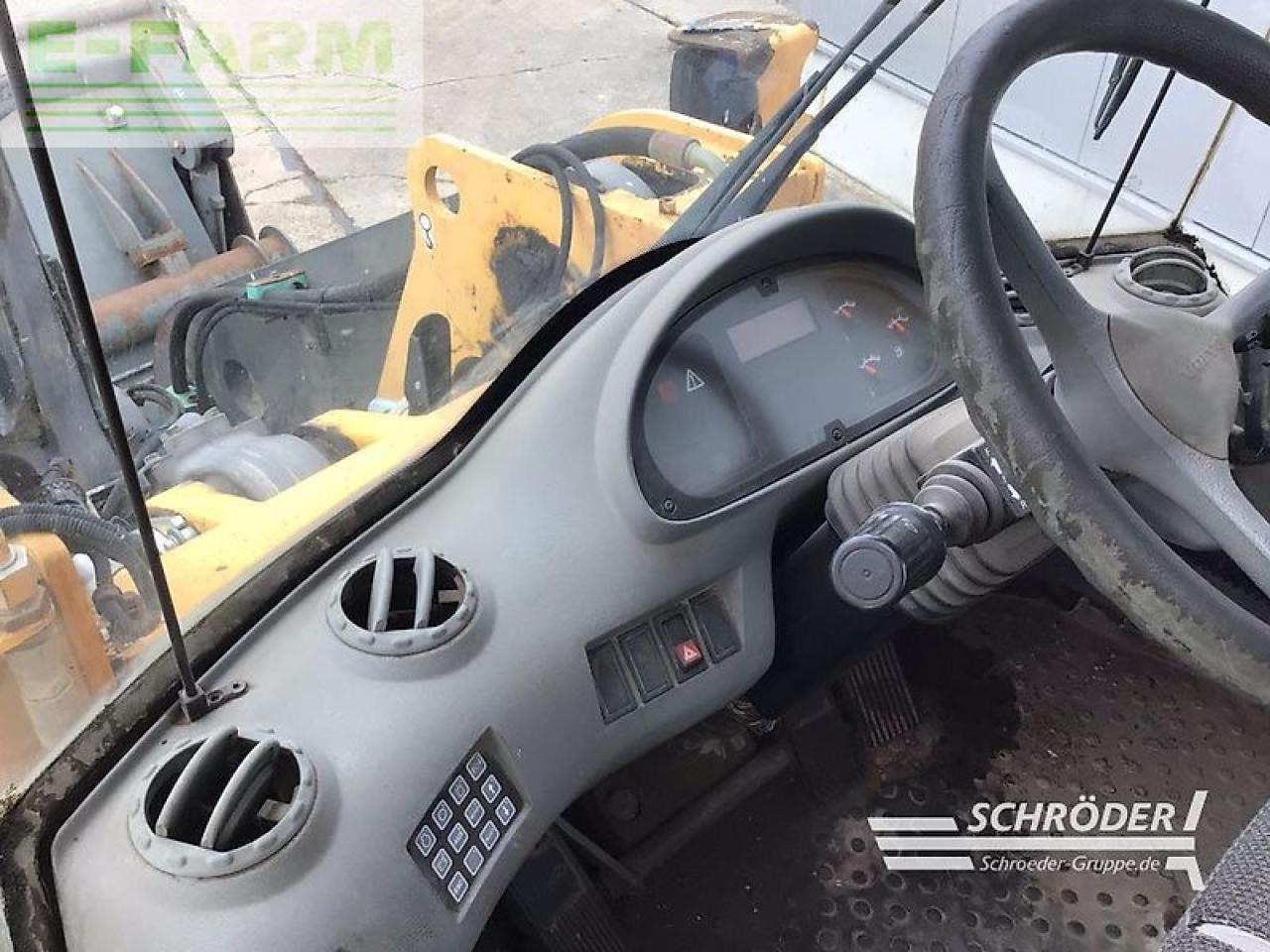 Mini excavator Volvo l 110 e: picture 14