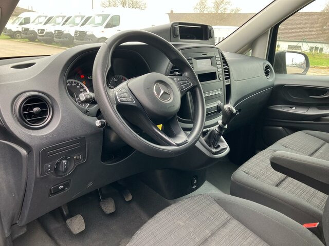 Interior photo 2: Small van MERCEDES-BENZ Vito114 Mixto Extralang,Klima,Tempomat,Standhzg... Interior photo 2: Small van MERCEDES-BENZ Vito114 Mixto Extralang,Klima,Tempomat,Standhzg...