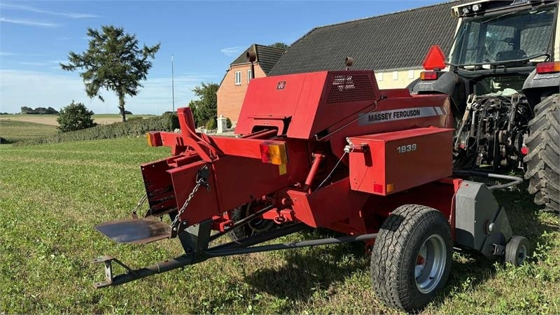 Massey Ferguson 1839 Småballe presser - Bale wrapper: picture 3 Massey Ferguson 1839 Småballe presser - Bale wrapper: picture 3