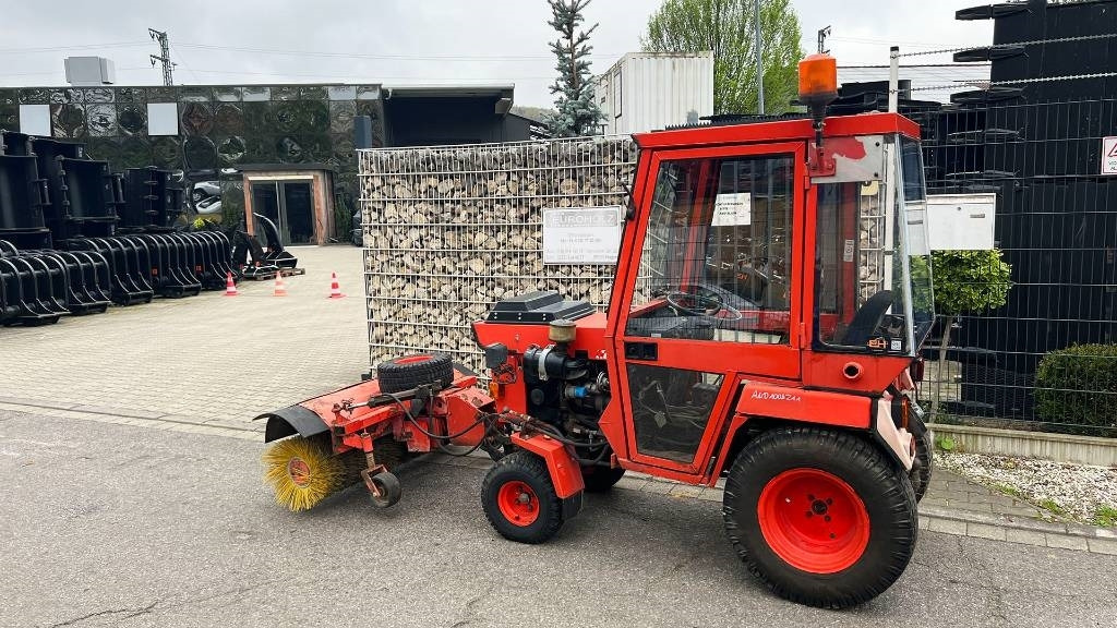 Hako 2300 D Kleintraktor, hyrd. Kehrmaschine, Zapfwelle - Municipal tractor: picture 5 Hako 2300 D Kleintraktor, hyrd. Kehrmaschine, Zapfwelle - Municipal tractor: picture 5