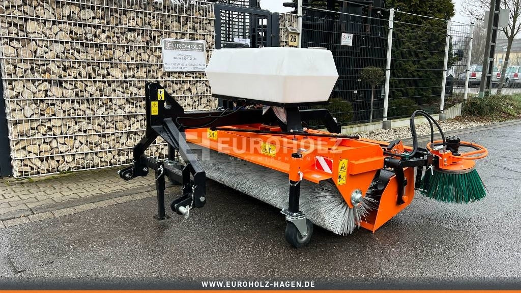 Kehrmaschine ZM2000 mit Seitenbesen - Broom for Utility/ Special vehicle: picture 2 Kehrmaschine ZM2000 mit Seitenbesen - Broom for Utility/ Special vehicle: picture 2