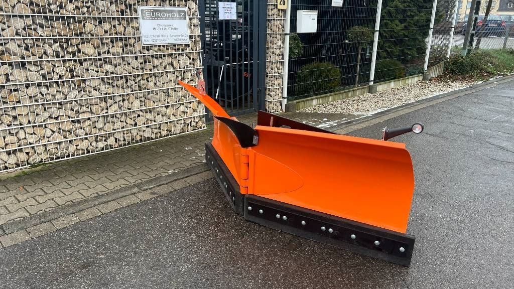 Schneeschild Planierschild hydraulisch 4-Wege PU-2 - Snow plough for Agricultural machinery: picture 2 Schneeschild Planierschild hydraulisch 4-Wege PU-2 - Snow plough for Agricultural machinery: picture 2