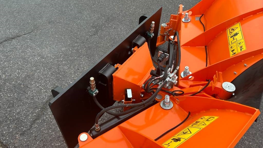 Schneeschild Planierschild hydraulisch 4-Wege PU-2 - Snow plough for Agricultural machinery: picture 3 Schneeschild Planierschild hydraulisch 4-Wege PU-2 - Snow plough for Agricultural machinery: picture 3