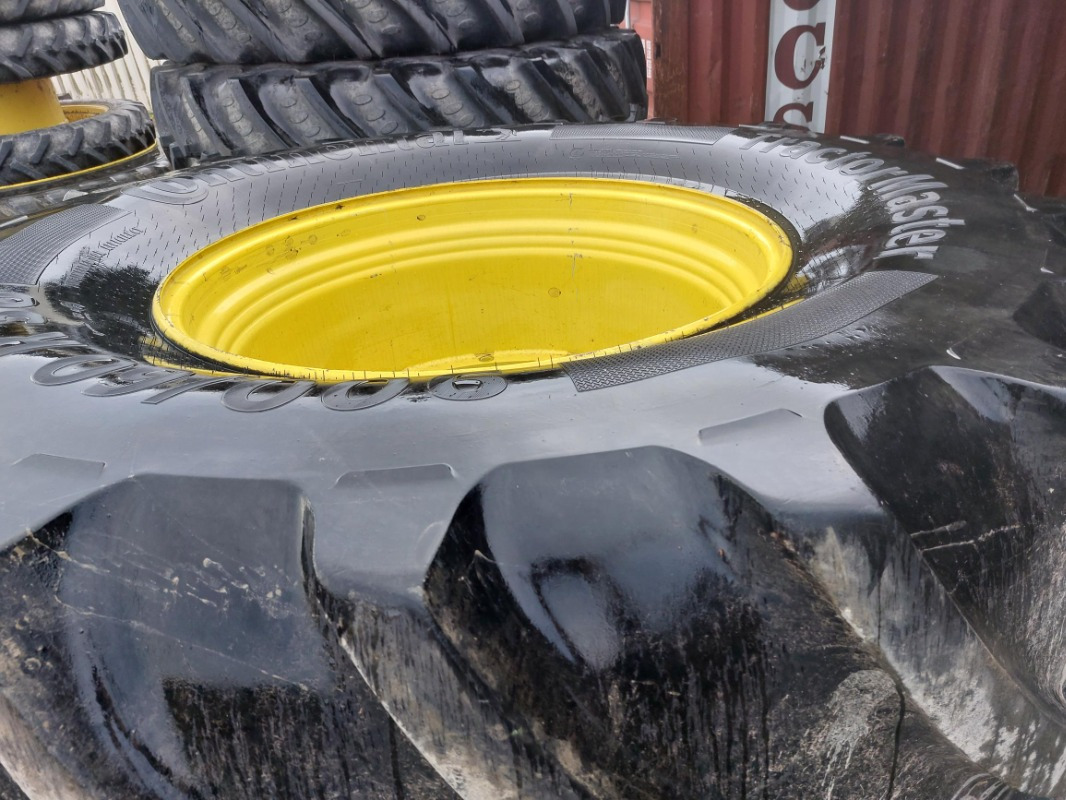 Wheels and tires Continental 900/60R38  750/55R30  John Deere 8335R 8430 8530: picture 6