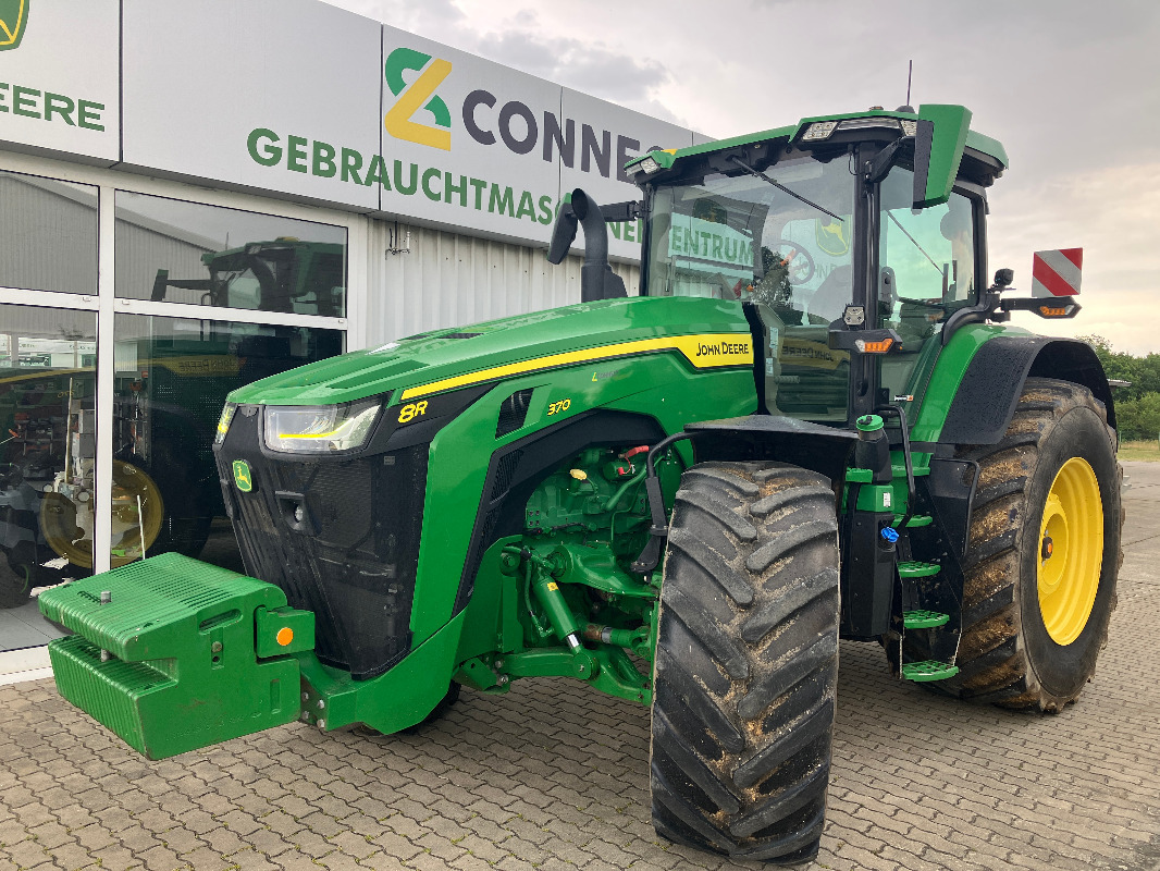 John Deere 8R370 - Farm tractor: picture 1 John Deere 8R370 - Farm tractor: picture 1