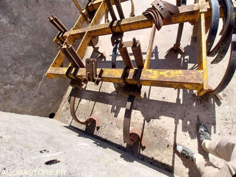 CULTIVATEUR CHISEL HEBRA 3336 - Agricultural machinery: picture 3 CULTIVATEUR CHISEL HEBRA 3336 - Agricultural machinery: picture 3